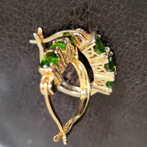 peridot hoops - Picture 2 of 5